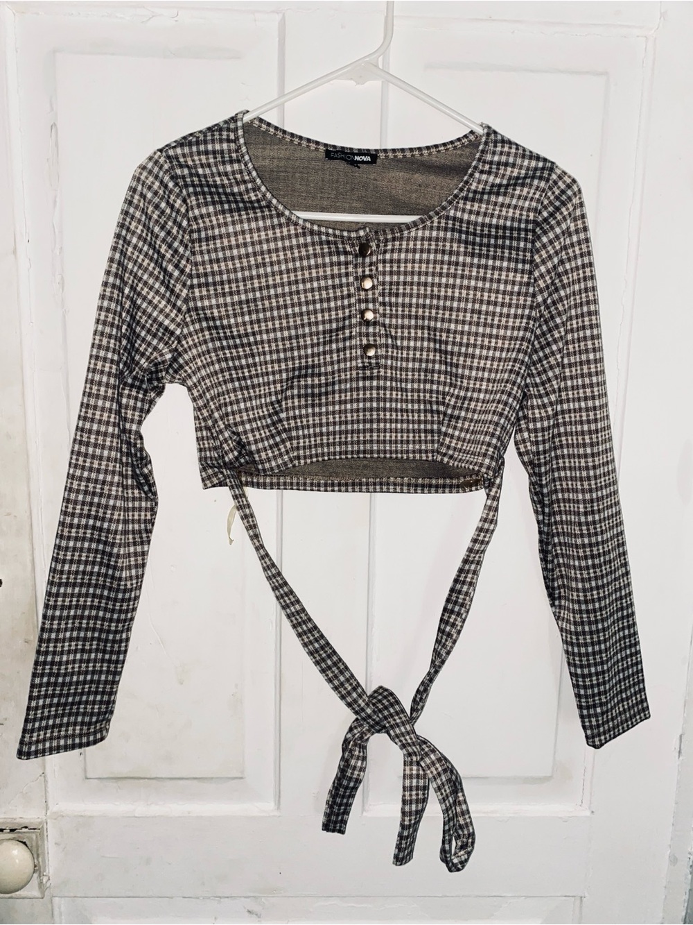 Fashion Nova Black & White Plaid Tie-Front Long Sleeve Crop Top